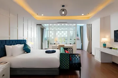 Suite con terraza — Minasi HanoiOi Lakeside Hotel